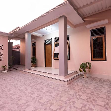 Spot On 1784 Tnc Residence Syariah Mataram Exterior foto